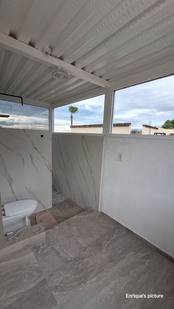 Bathroom - Amazing studio with a magnificent view of the city & private roof garden in Qro (Santiago de Querétaro)