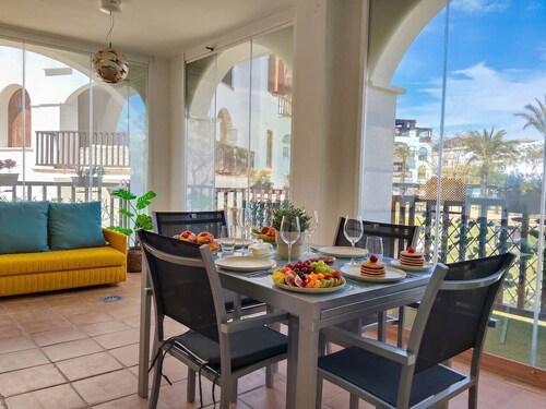 Modern Golf Residence | Disney+ | High-Speed WiFi | Pool