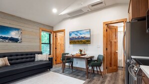 Smart TV, books, stereo - Alpenhaus Ski Jackson & Targhee. GTNP, Yellowstone (Victor)