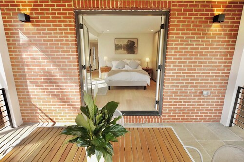Zooside Garden Apt  Sleeps 6