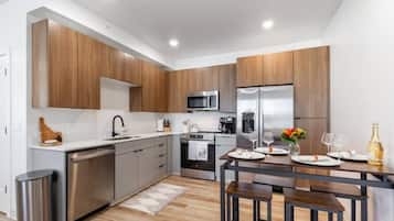 Fridge, microwave, stovetop, dishwasher