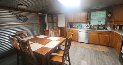 Peaceful 2-bedroom house, pet friendly in charming Granbury