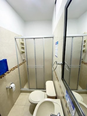 Bathroom - Texworks Coliving (Cali)