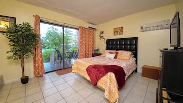 Villa, 1 slaapkamer, patio, uitzicht op kanaal | Een strijkplank/strijkijzer, gratis wifi