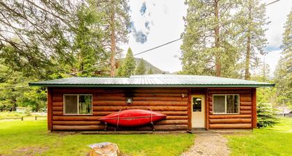 Family Lodge Retreat Steps from Wallowa Lake