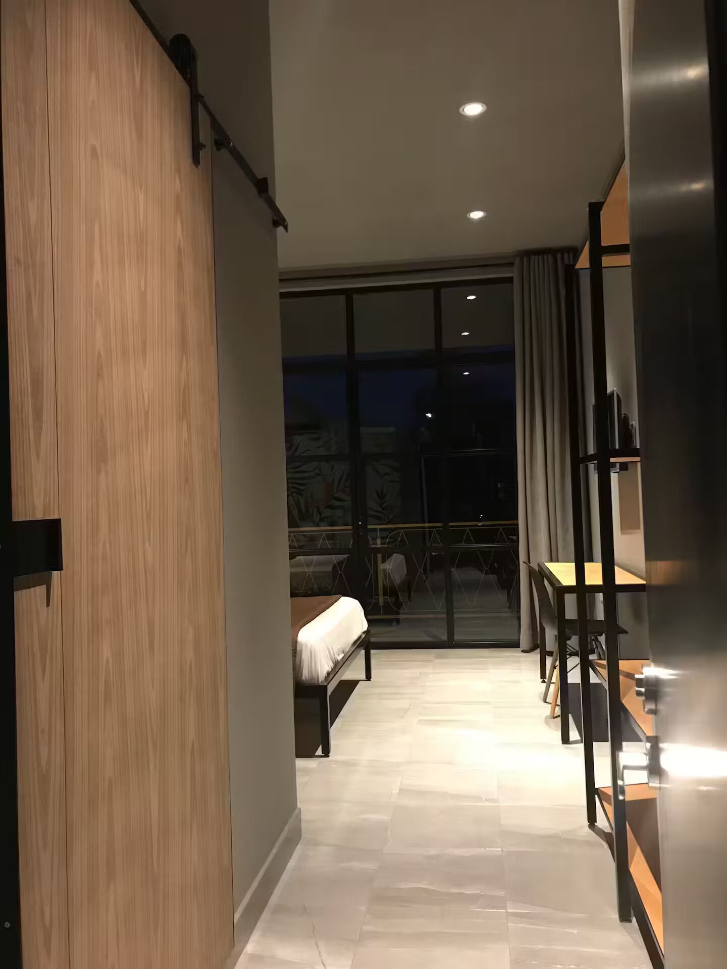 WiFi, bed sheets