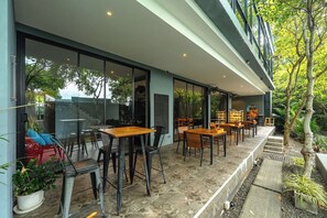Outdoor dining - Woods Resort Kamala Pool • Gym • Near Beach C179 (กมลา)