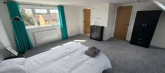 Room-large Ensuite Double Room in Beauti