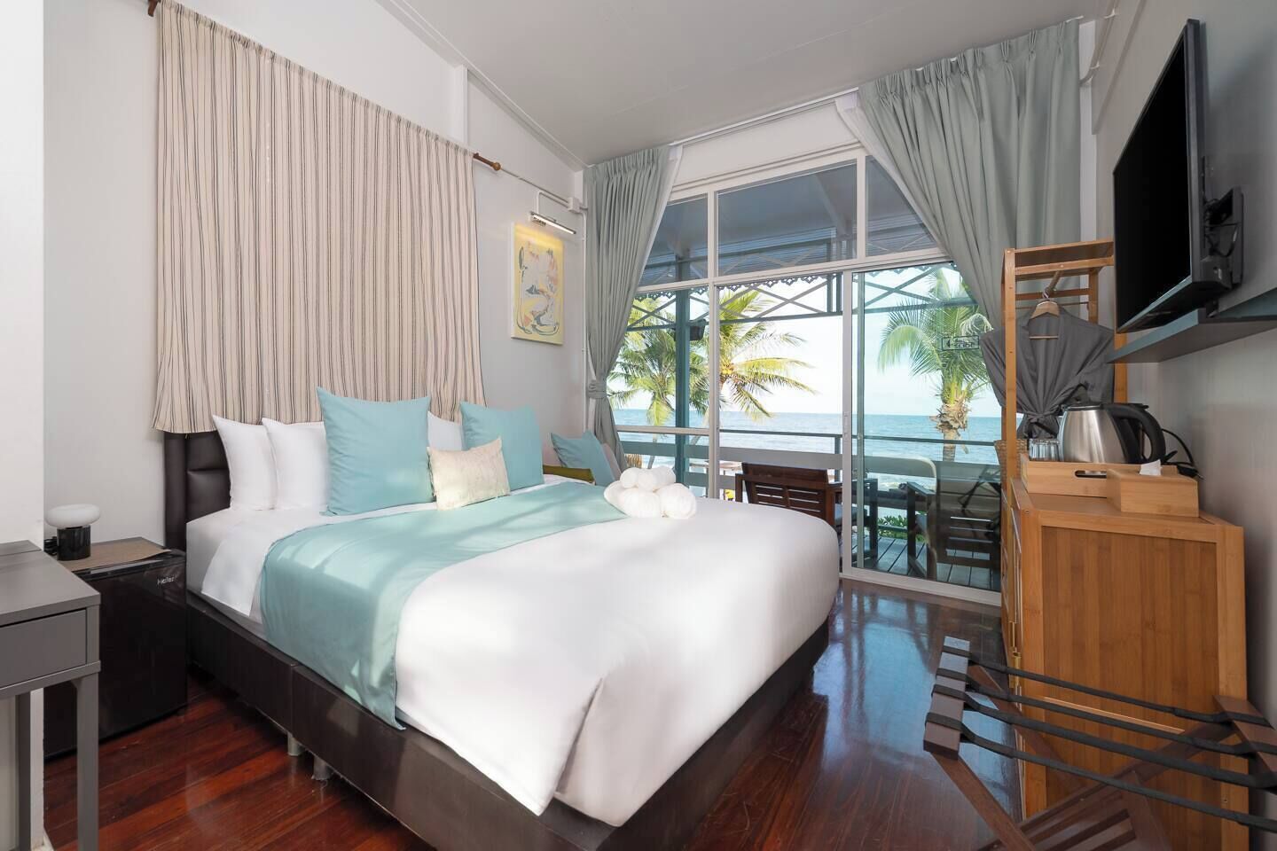 1 bedroom, desk, iron/ironing board, WiFi