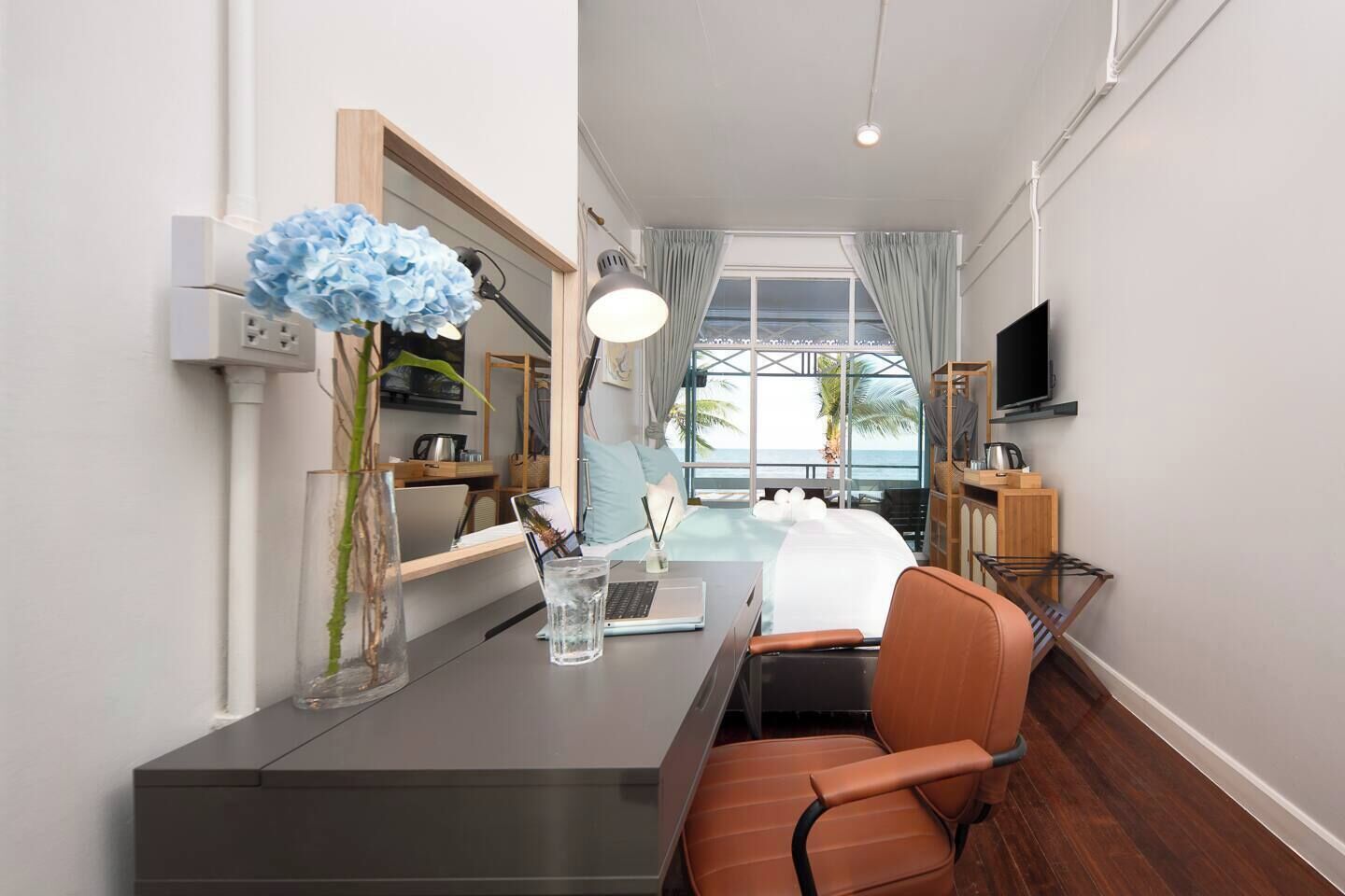 1 chambre, bureau, fer et planche à repasser, Wi-Fi