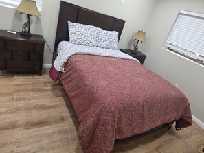 3 bedrooms, iron/ironing board, WiFi, bed sheets