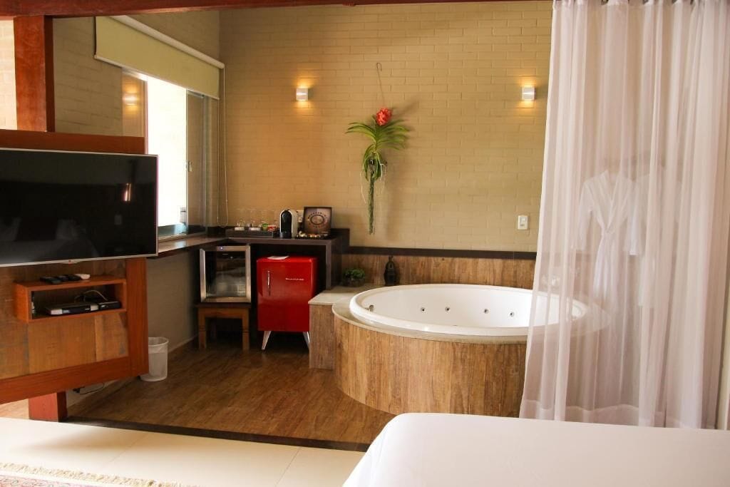 Chambre Prestige double, vue sur le jardin | Coffre-fort, système d’insonorisation, accès au Wi-Fi (inclus)