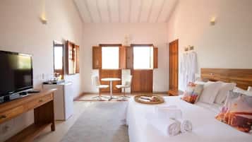 Superior Double Room, Garden View | In-room safe, soundproofing, free WiFi