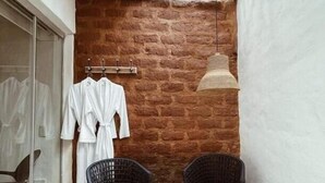 Luxury Double Room, Garden View | Interior