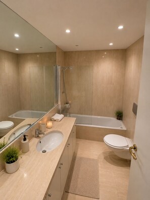 Bathroom - Vrbo Property (Villefranche-sur-Mer)
