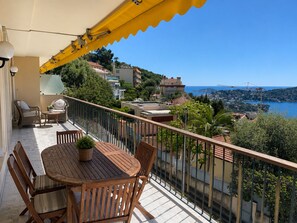 Outdoor dining - Vrbo Property (Villefranche-sur-Mer)