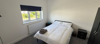 Room-bright Double Room in Chelmsford Ho