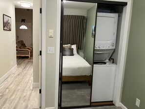 Ferros/tábuas de passar roupa, Wi-Fi de cortesia, roupa de cama