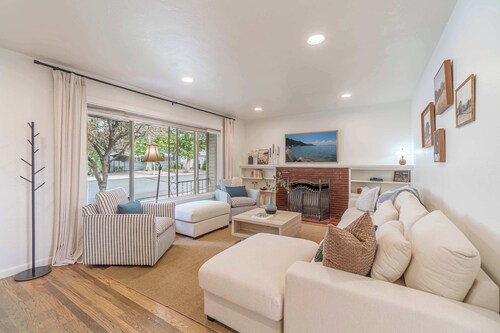 4BR Home w/ Hot Tub, Grill, Foosball & Cornhole