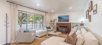 6 Bed Home w Hot Tub, Grill, Foosball & Cornhole