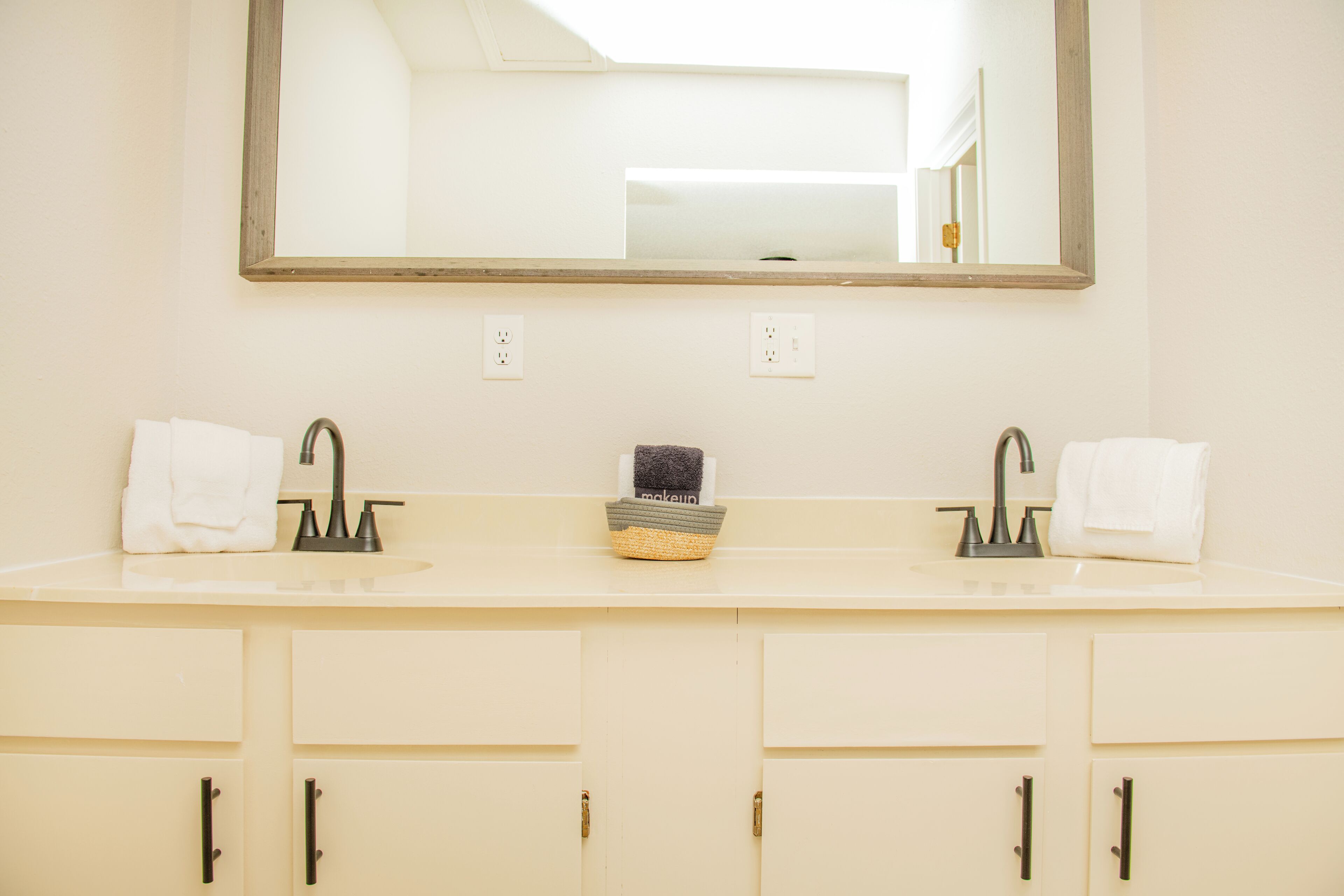 Double Room, 2 Queen Beds | Bathroom