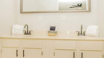 Double Room, 2 Queen Beds | Bathroom | Combined shower/tub, free toiletries, hair dryer, towels
