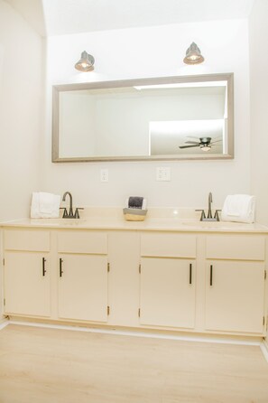 Double Room, 2 Queen Beds | Bathroom | Combined shower/tub, free toiletries, hair dryer, towels - Suites at Waterside (Branson)