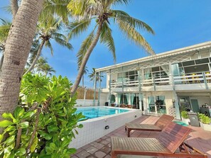 Pool - Wander at Bayside 19 | Upstairs Sea-View Room, bathtub & sunset (sleeps 4) (Hua Hin)