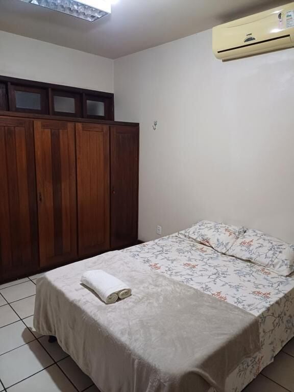 Quarto casal, vista para o jardim | Cofres nos quartos, Wi-Fi de cortesia