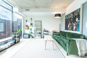 Living area - Bright & Spacious 2 Bedroom Urban Retreat (Markham)