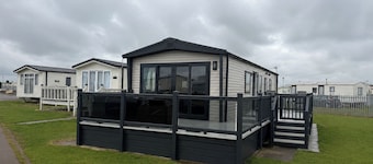 3 Bed - Sleeps 8 - Family & Pet Friendly
