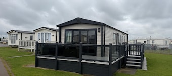 3 Bed - Sleeps 8 - Family & Pet Friendly