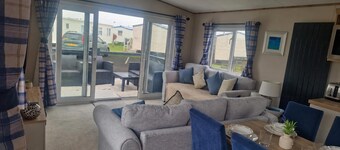 3 Bed - Sleeps 8 - Family & Pet Friendly
