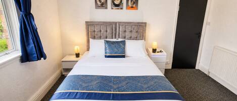 2 bedrooms, iron/ironing board, internet