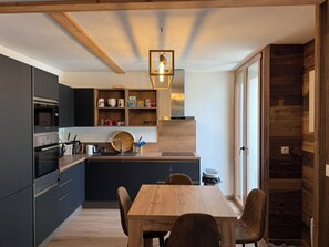 冷蔵庫、電子レンジ、オーブン、食器洗い機