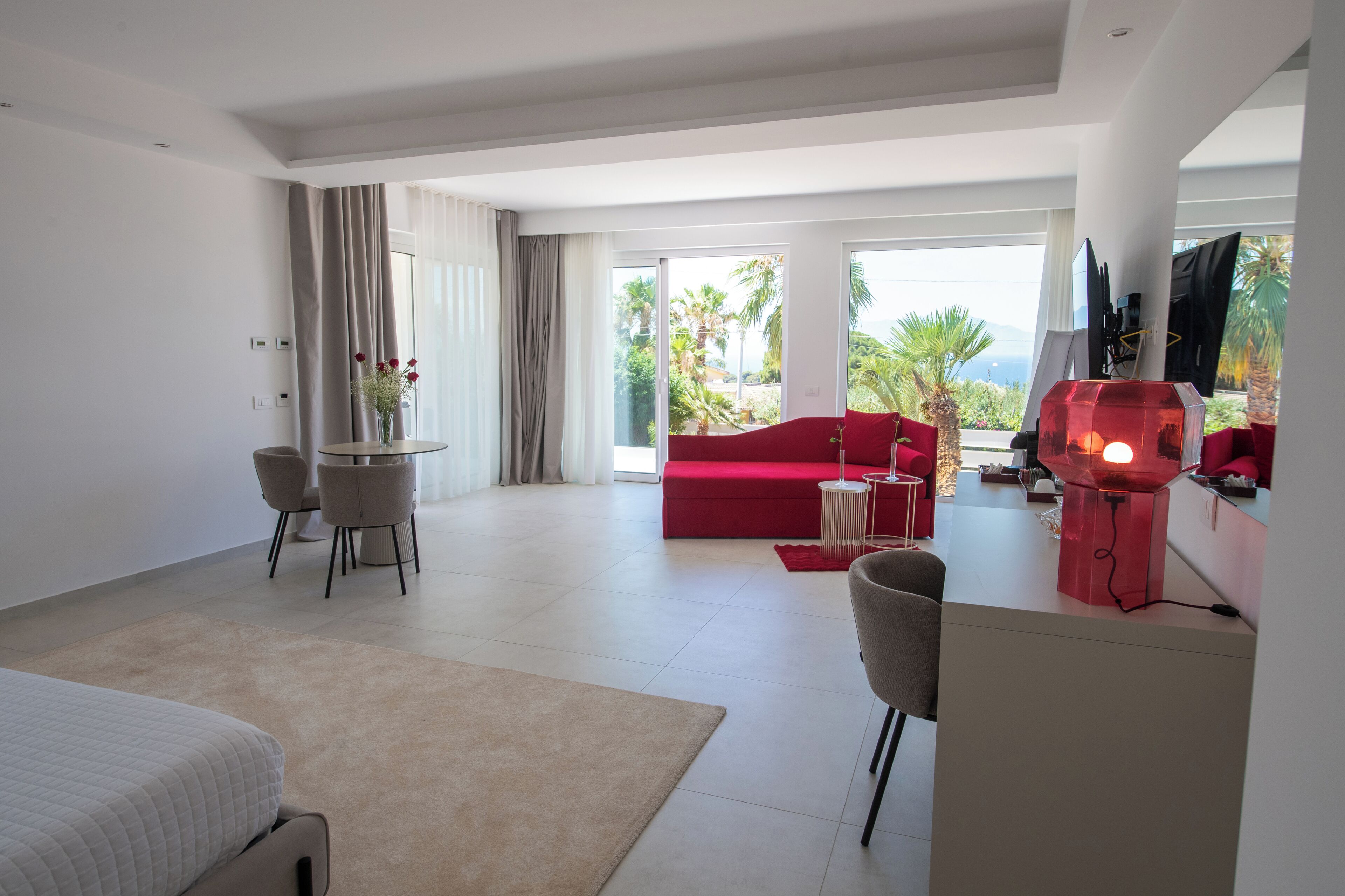 Deluxe Quadruple Room, Balcony, Sea View | Bahagian dalam