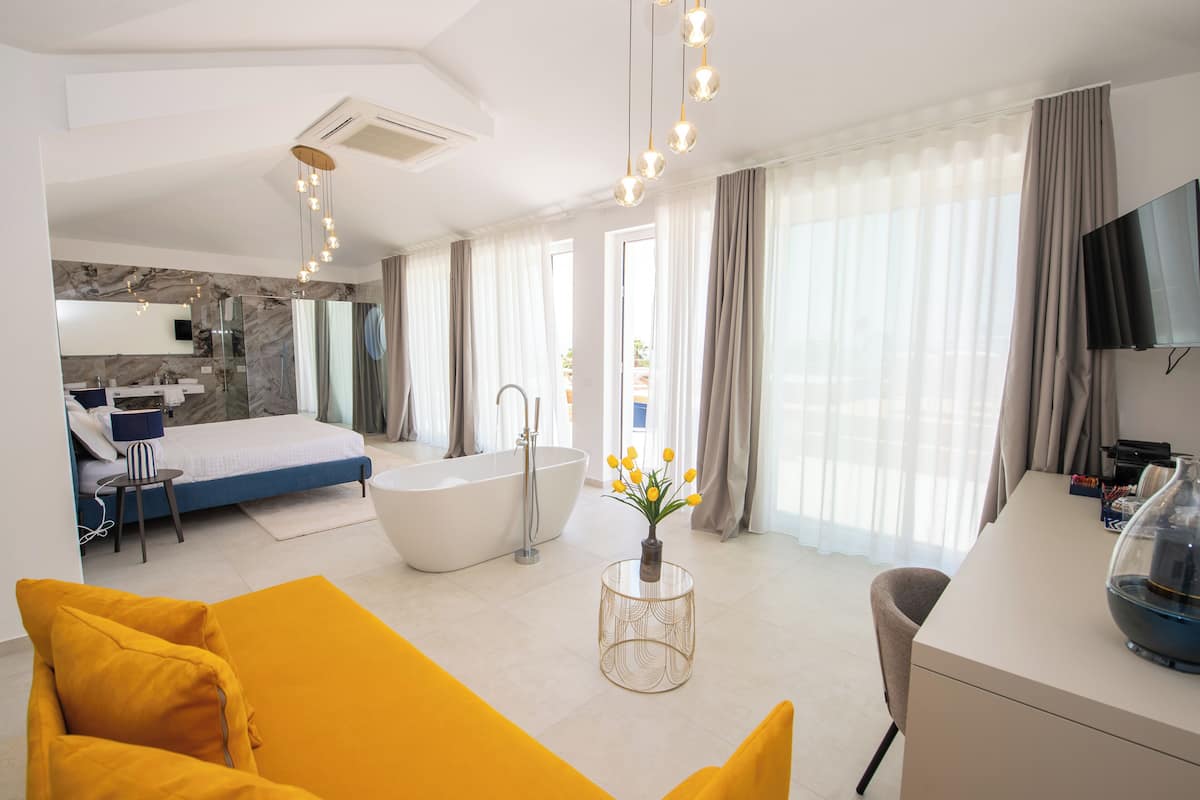 Luxury Quadruple Room, Patio, Sea View | WiFi (free)