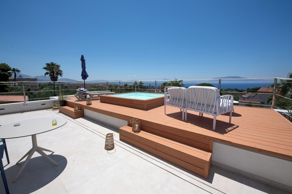 Luxury-Vierbettzimmer, Terrasse, Meerblick | Terrasse/Patio