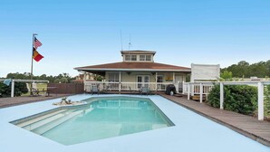 A swimming pool with a house in the background. - Cozy retreat w/ pool & backyard (Clermont)