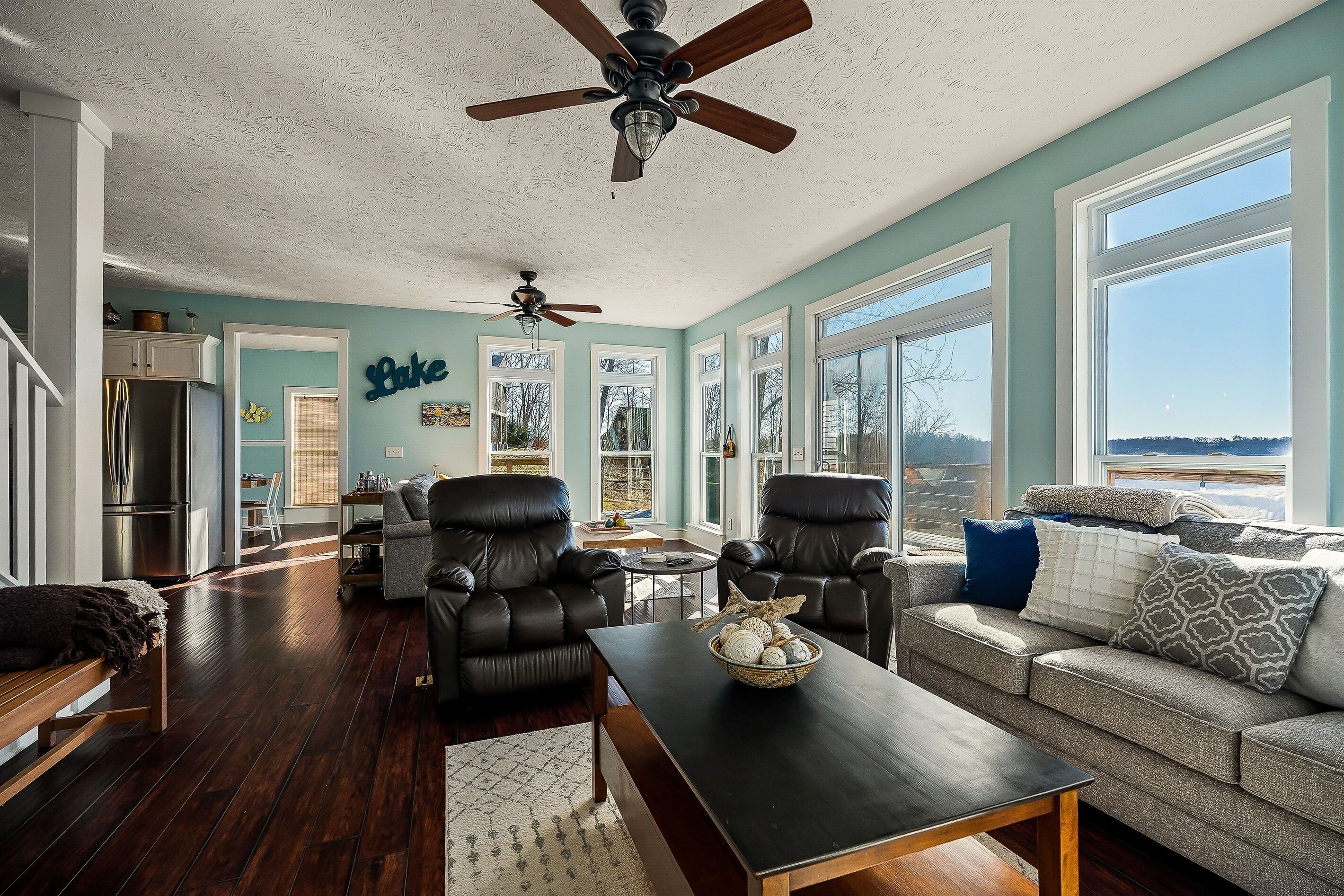 Smart TV, fireplace, video games, table tennis