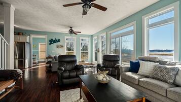 Smart TV, fireplace, video games, table tennis
