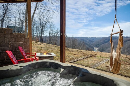 Lake views | Hot tub | Near Pates Ford | Wakefest