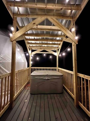 Outdoor spa tub - Private luxury dome with hot tub & fire pit. (Unionville)