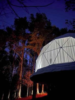 Exterior - Private luxury dome with hot tub & fire pit. (Unionville)