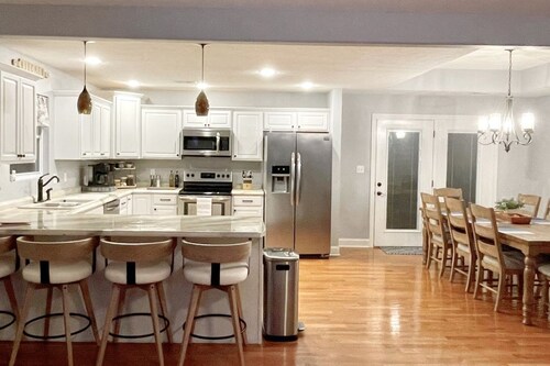 WAKE HOUSE, Your Ideal Lake Getaway!