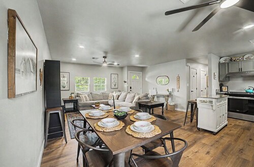 The Eddy House - Cozy Farmhouse Retreat Near Downtown Claremore