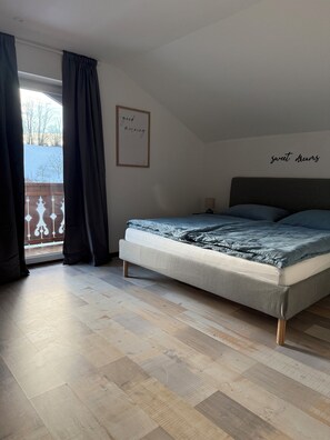 Tabla de planchar con plancha, Internet, ropa de cama