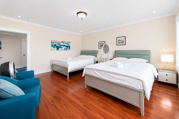 Tranquil Oakridge Mall Area Ensuite Stay - Vancouver