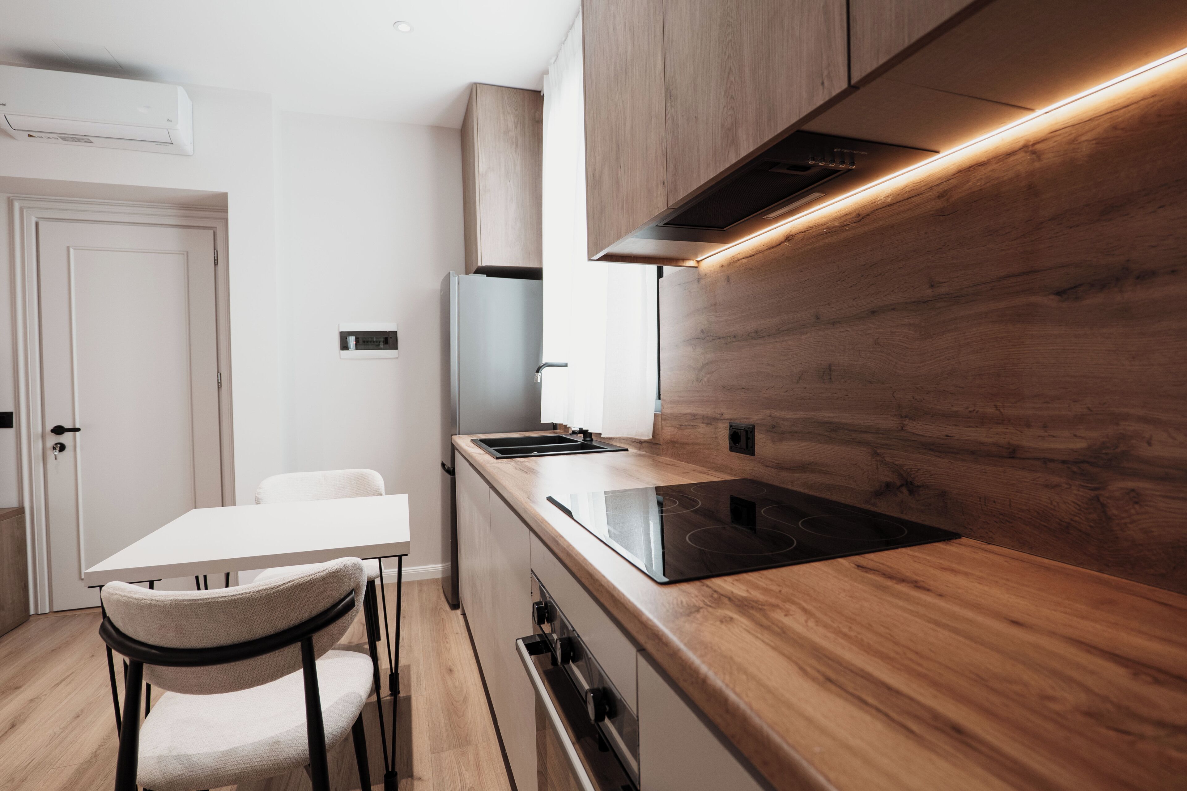 Deluxe-lejlighed - 1 soveværelse | Privat køkken | Køleskab, ovn, kogeplade