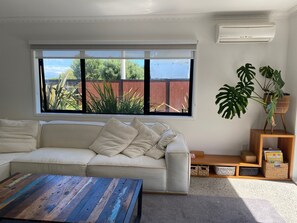 Living area - Secluded Beachside Home (Tauranga)